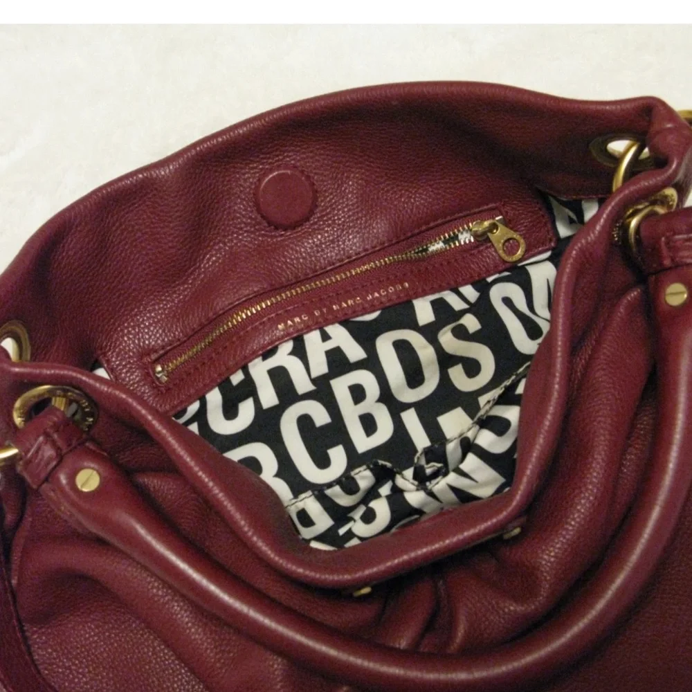 Marc Jacobs Classic Q Hilier Hobo Bag Bordeaux Burgundy Convertible Strap